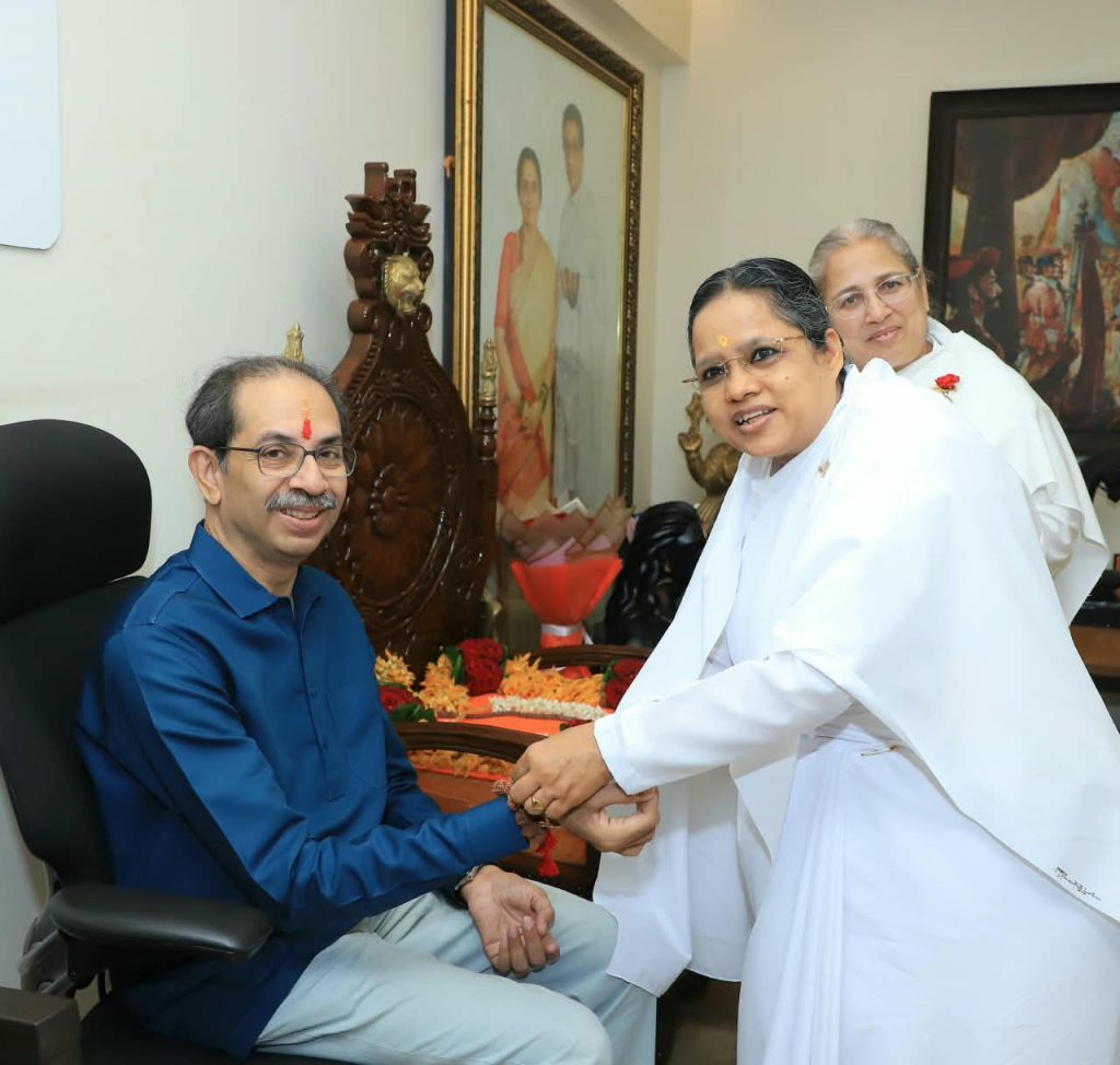मुंबई के योग भवन, घाटकोपर सबज़ोन में भव्य रक्षाबंधन समारोह, वरिष्ठ गणमान्य व्यक्तियों ने ग्रहण किया पवित्र रक्षा सूत्र